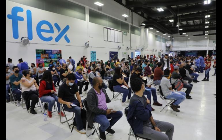 La vacunación se realiza con el Modelo Jalisco, que incluye logística, protocolos sanitarios y supervisión médica. ESPECIAL