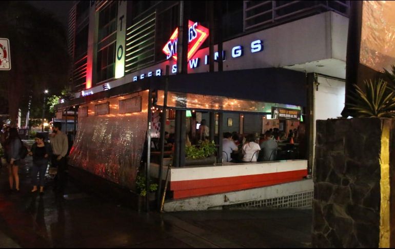 Clientes de los bares criticaron que las medidas sanitarias no se aplicaron en tiempos electorales. EL INFORMADOR/E. Gómez