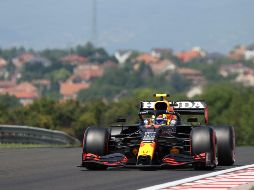 El piloto mexicano Sergio ''Checo'' Pérez largará cuarto en la parrilla de salida, al lado de su coequipero Max Verstappen, en el Gran Premio de Hungría a llevarse a cabo este domingo. AFP / F. Isza