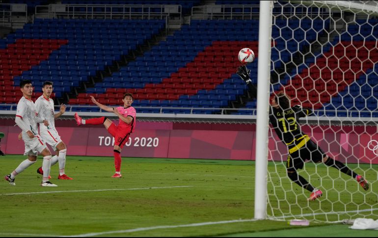 Para el cierre la primera mitad, el arquero mexicano, Guillermo Ochoa, intervino con tres atajadas importantes para irse con la ventaja de 3-1 a los vestidores. AP / K. Sato