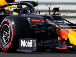 Sergio Pérez pudo continuar unos cuantos metros sobre el Hungaroring, pero se hizo a un lado y así terminó su competencia. AP / ARCHIVO