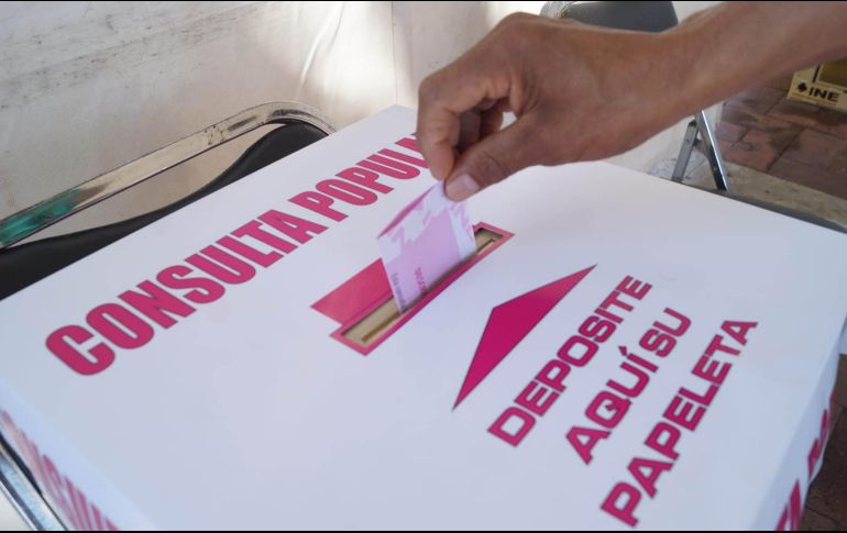 Ayer sábado, AMLO acusó al INE de no instalar las casillas suficientes para la consulta popular. SUN /