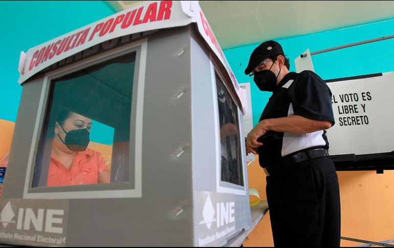 Un total de 93.6 millones de mexicanos estaban llamados a votar en la consulta popular de este domingo. EFE/L. Torres