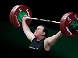 AUTORIZADA. La halterista neozelandesa cumple con los criterios del COI. AFP