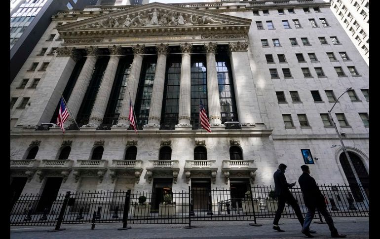 Los inversores se sumieron en el pesimismo tras conocer datos económicos y epidemiológicos peores de lo esperado. AP/ARCHIVO