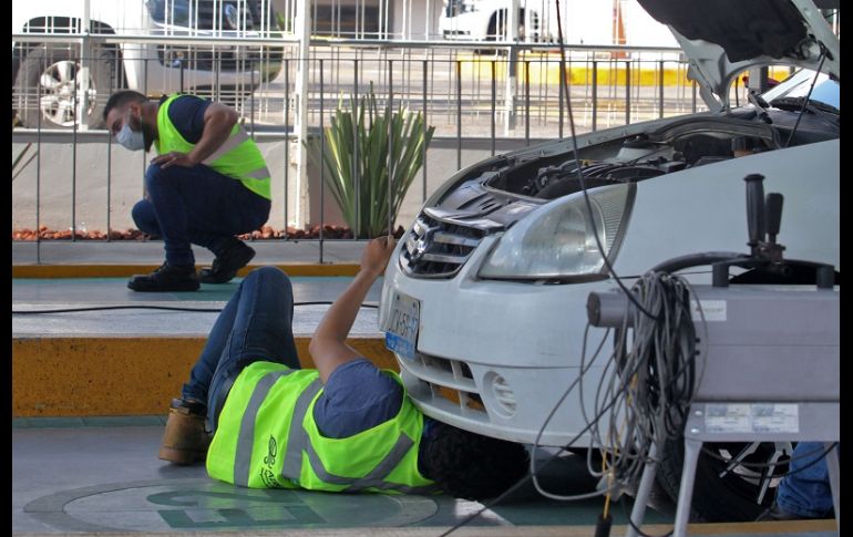 De acuerdo con datos de la Secretaría de Medio Ambiente, hay alrededor de 370 mil vehículos con terminación de placa 7 que deben verificarse en agosto y septiembre. EL INFORMADOR/A. Camacho
