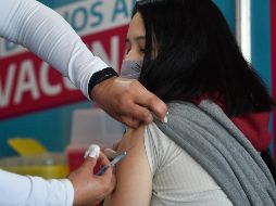 La Agencia Reguladora de Medicamentos y Productos Sanitarios del Reino Unido indica que el organismo ha determinado que la vacuna de Pfizer ha demostrado ser segura para ser administrada a niños de entre 12 y 15 años. AP / G. Garello