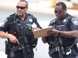 Detallan que el atacante murió tras dispararse con el arma del policía. EFE/J. Lo Scalzo