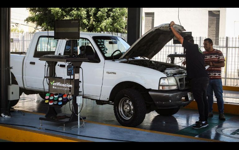 La Semadet interpuso una denuncia luego de que se publicara que en redes sociales, gestores o “coyotes” ofrecían conseguir la verificación vehicular sin realizar la revisión. EL INFORMADOR / ARCHIVO