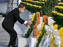 Sobrevivientes, allegados y un puñado de dignatarios extranjeros asistieron a la ceremonia matinal en Hiroshima  para honrar a las víctimas y hacer un llamado por la paz en el mundo. AP / Kyodo News
