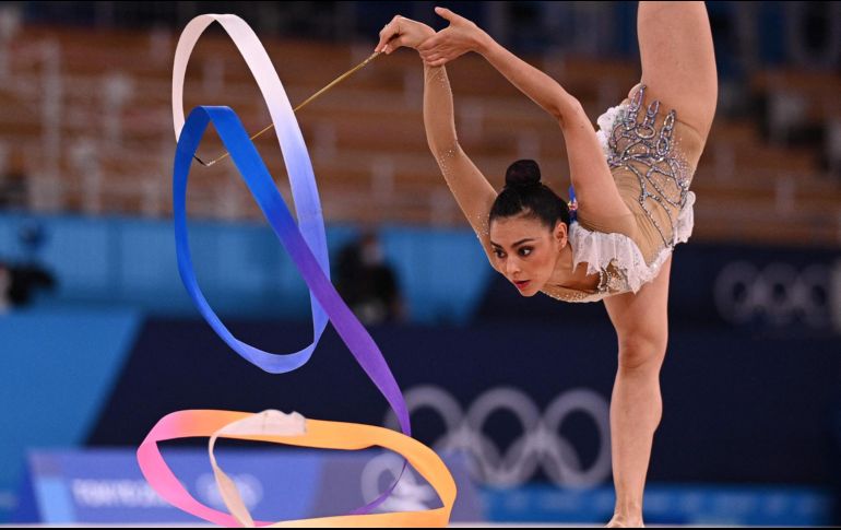 Fue en su tercera actuación que Rut Castillo apareció con un listón y utilizó de fondo la canción del compositor Roberto Cantoral, reconocida por la interpretación de José José. AFP / M. Bureau