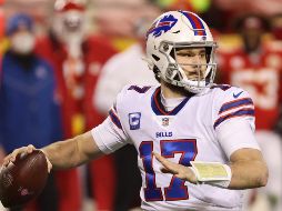 Josh Allen viene de una temporada destacada en la que estableció numerosos récords de franquicia en pases y anotaciones. AFP/J. SQUIRE
