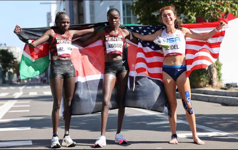A las kenianas se unió  la estadounidense Molly Seidel, que se colgó el bronce tras finalizar a 10 segundos de la plata y a 20 segundos del oro. AFP/G. CACACE