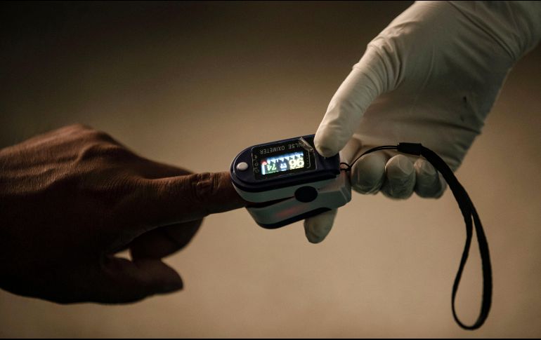 Tras el aumento de contagios y hospitalizaciones por el nuevo coronavirus, Jalisco pasó a rojo en el semáforo de la Secretaría de Salud Federal. EFE / ARCHIVO