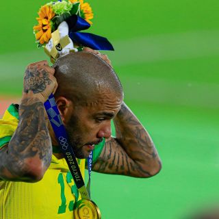 Dani Alves manda pésame a los Dos Santos