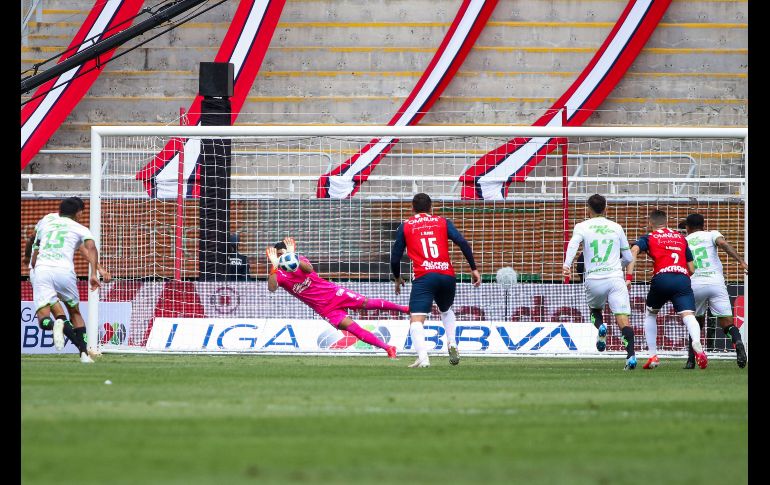 Chivas sigue sin ganar en casa