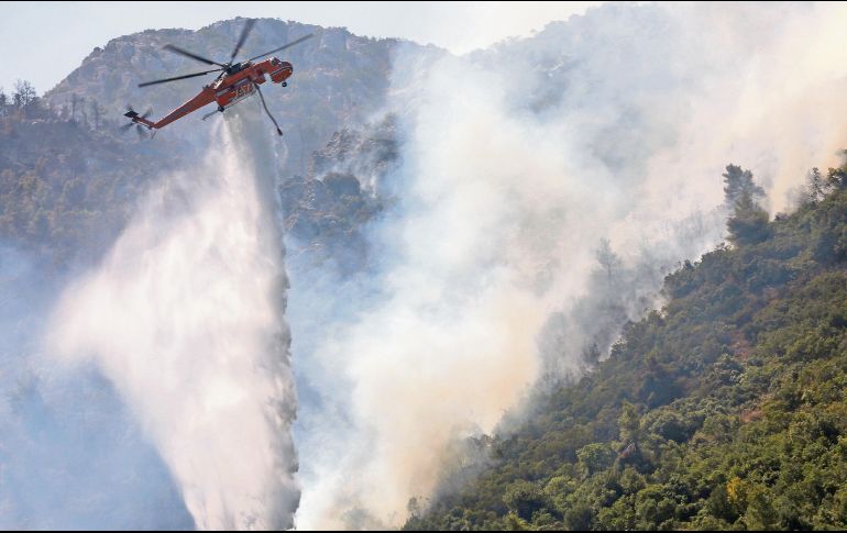 Ayer la Guardia Costera desalojó a 600 personas de Eubea. EFE/A. Beltes