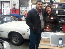 Gracias al invaluable apoyo de su esposa Yolanda, Vicente Torres cumplió el sueño de abrir su propio negocio en Chicago. ESPECIAL