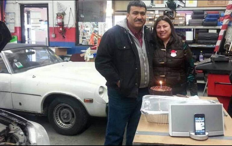 Gracias al invaluable apoyo de su esposa Yolanda, Vicente Torres cumplió el sueño de abrir su propio negocio en Chicago. ESPECIAL