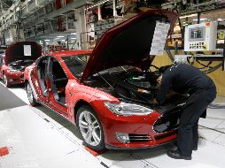 SIN OPCIÓN .Las compañías tuvieron que comprar insumos en otros países y redujeron sus ganancias. AP