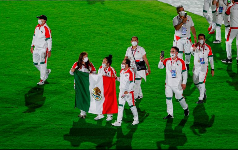 El equipo mexicano celebra la clausura de los Juegos Olímpicos de Tokio 2020. EFE / K. Forsterling