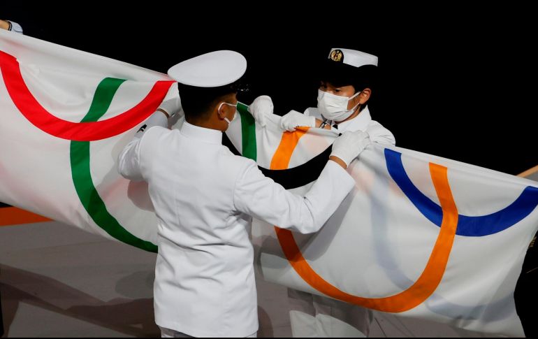 Al terminar el desfile de las delegaciones, el Estadio Nacional se llenó de luz, música y fuegos artificiales para dar inicio a la fiesta en esta Ceremonia de Clausura. EFE / K. Forsterling