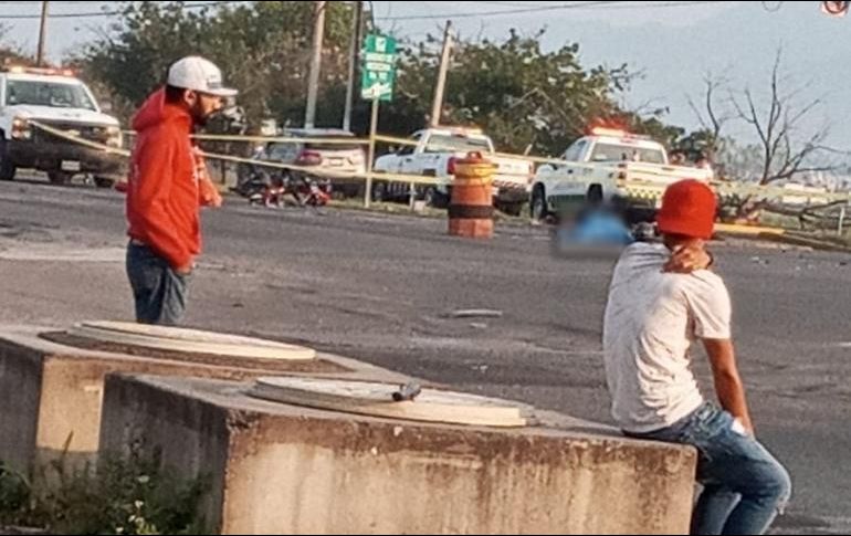 Los hechos ocurrieron la madrugada de este domingo en carretera a Tesistán, a su cruce con Carretera a Colotlán, en Altus Quintas. ESPECIAL /