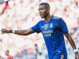 Alaba dejó buena imagen en su primer partido en el centro de la defensa del Real Madrid, participando la primera parte del empate sin goles ante el Milan. AFP/D. ANGERER