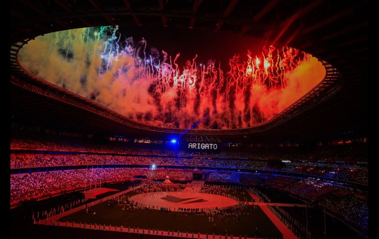 Aficionados y prensa observaron los fuegos artificiales de la clausura. MEXSPORT/J. MARTÍNEZ