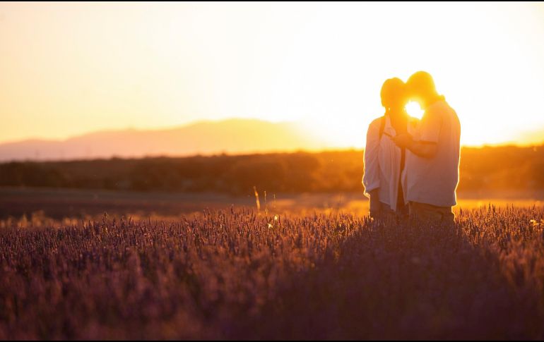 Usuarios de apps están optando por conversar más tiempo antes de conocerse finalmente en persona. EFE/ARCHIVO