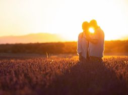 Usuarios de apps están optando por conversar más tiempo antes de conocerse finalmente en persona. EFE/ARCHIVO