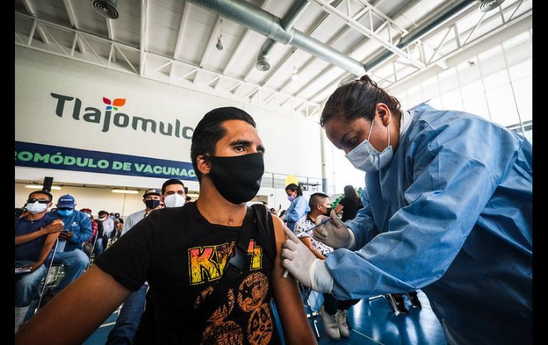 El macrocentro de vacunación de Tlajomulco de Zúñiga inició el día de hoy con la aplicación del biológico contra el COVID-19. ESPECIAL