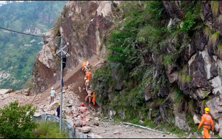 Los deslizamientos de tierra y las inundaciones son frecuentes en la India, sobre todo en la época estival. AP /