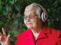 La interacción de una abuelita con la tecnología rápidamente se ha vuelto viral. ESPECIAL / PEXELS