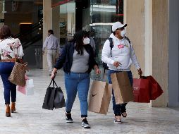 ALZA EN VENTAS. Tiendas departamentales y supermercados tuvieron un incremento en las ventas con dinero plástico. EFE