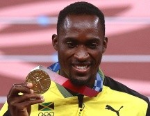 El gesto de una voluntaria le permitió a Hansle Parchment hacerse del oro. EFE/F. Izmail