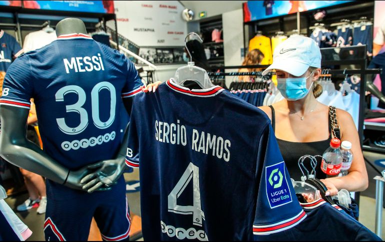 Sergio Ramos está fichado por el PSG desde el pasado 8 de julio por dos temporadas, hasta junio de 2023, tras quedar libre con el Real Madrid. EFE / C. P. Tesson