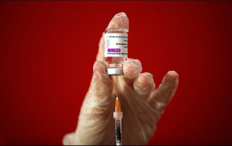 Según los lineamientos de la Secretaría de Salud federal sobre la vacunación anti COVID-19 en México, se requieren dos dosis del producto de AstraZeneca. AP/ARCHIVO