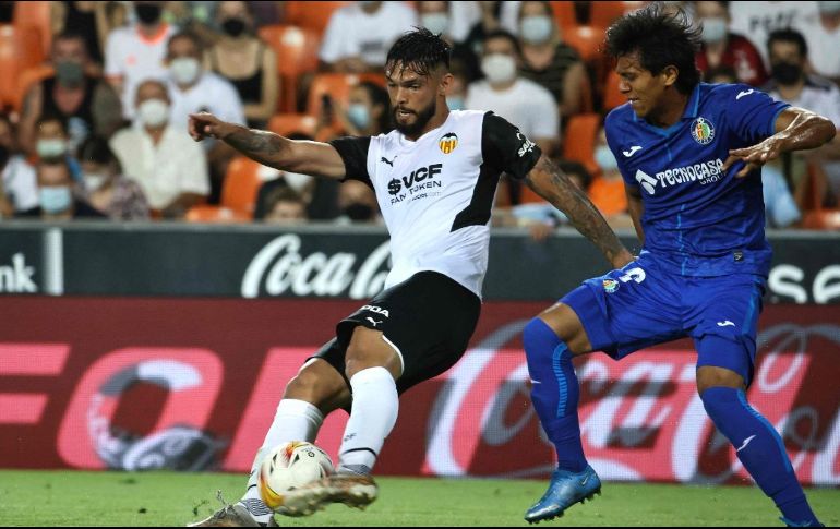 OPORTUNIDAD. El mexicano ingresó al 66' en el lugar de Sandro Ramírez. AFP/J. JORDAN
