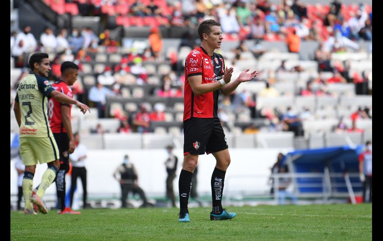 SIN OPORTUNIDADES. Julio César Furch no logró tener alguna posibilidad de cara al arco de Guillermo Ochoa. IMAGO7
