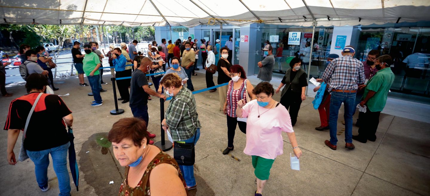Padrón. Una cuarta parte del  agua que se consume en la ciudad se  va al uso industrial y comercial. Especial