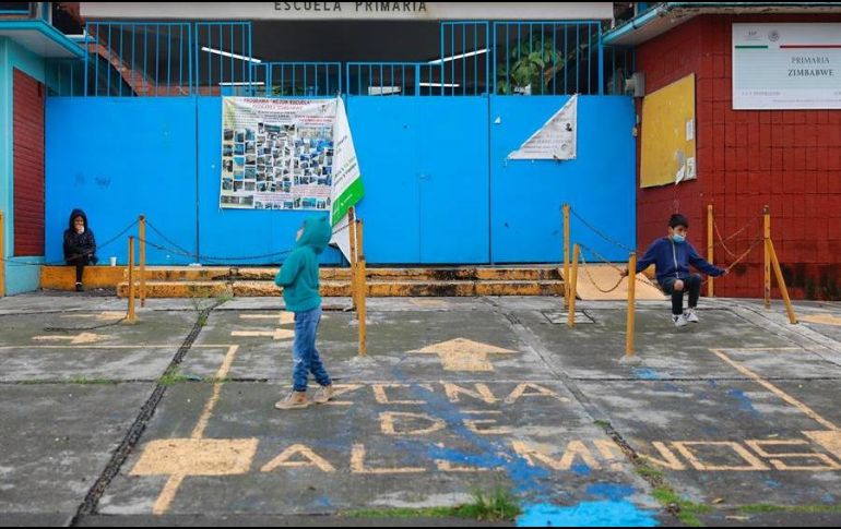 Detallan que habrá tres opciones para el regreso a clases: presencial, híbrido y a distancia. EFE/C. Ramírez
