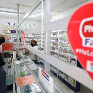 La Cofece multa a farmacéuticas por restringir abasto y subir precios