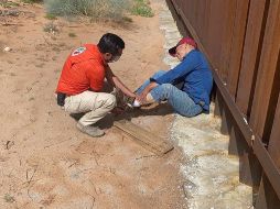 El hombre fue rescatado del sitio y trasladado a un centro de salud cercano para que recibiera atención médica especializada. EFE/Instituto Nacional de Migración