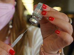 La Comisión de Autorización Sanitaria queda ahora pendiente de la solicitud de uso de emergencia de la vacuna de Moderna. AFP/ARCHIVO