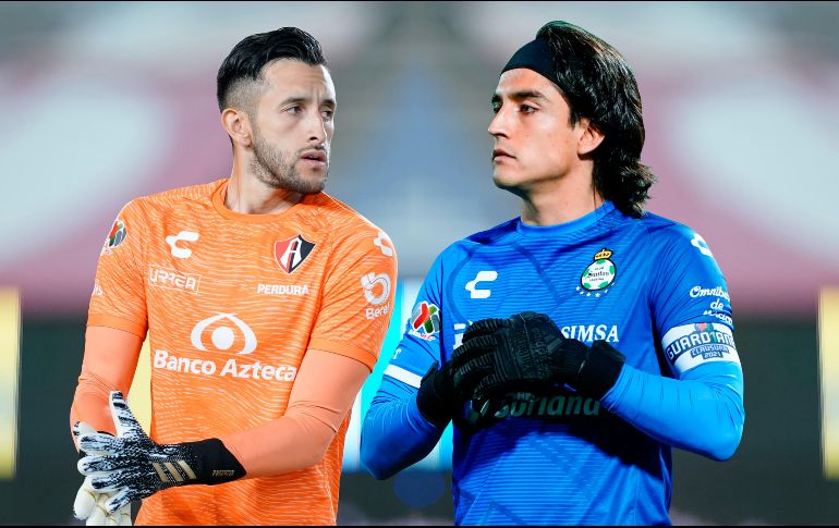 Camilo Vargas. El portero colombiano se ha convertido en referente del Atlas.  Carlos Acevedo. El portero azteca se apropió de la titularidad en Santos Laguna. Imago7