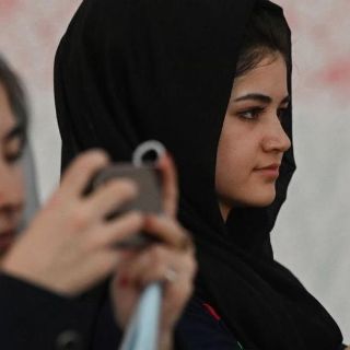 El escritor Hosseini teme por los derechos de las mujeres afganas