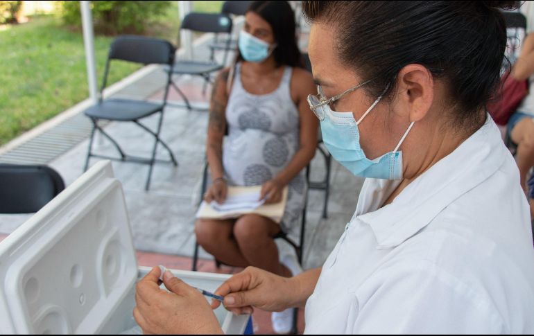 El estudio en embarazadas y lactantes se interesaba por las reacciones tras recibir, al menos, una dosis de vacuna anti COVID-19. XINHUA/ARCHIVO