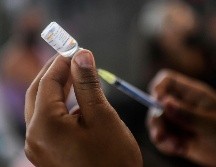 Se requieren dos dosis de la vacuna contra el COVID-19 de Sinovac. AFP/ARCHIVO