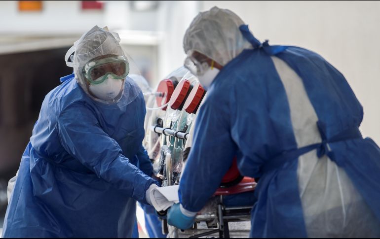 Una diferencia entre la ola de enero y la actual es que, por la circulación de las nuevas variantes del COVID, los pacientes presentan una mayor carga viral. AFP/ARCHIVO